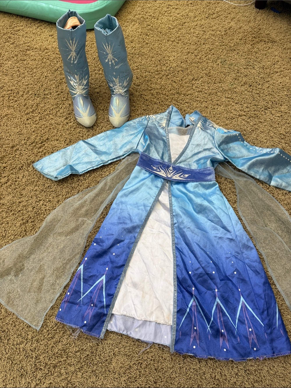 Frozen 2, Elsa costume. Size 4-6x. Ice Queen Costume Dress with Matching Boots